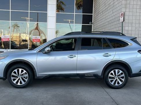 Used 2020 Subaru Outback Premium w/ Popular Package #1 AWD/4WD image 3