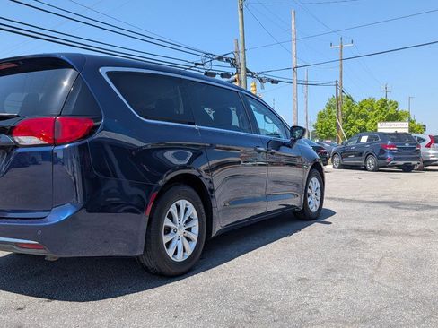Used 2018 Chrysler Pacifica Touring Plus FWD image 5