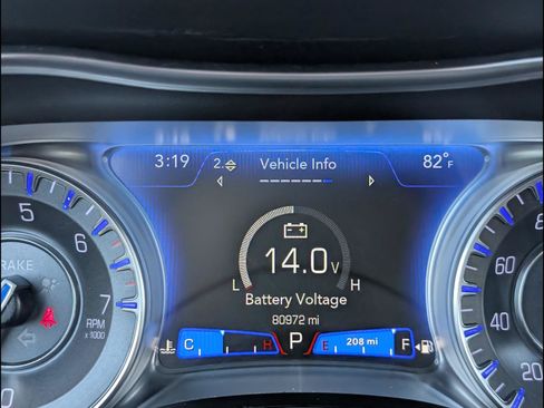 Used 2019 Chrysler 300 Limited RWD image 21