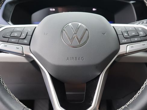 Used 2023 Volkswagen Taos SE w/ Panoramic Sunroof Package FWD image 24