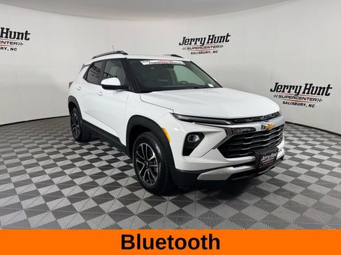 Used 2025 Chevrolet TrailBlazer LT AWD/4WD image 6