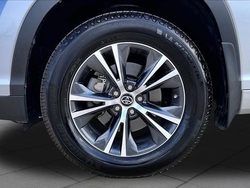 Used 2016 Toyota Highlander XLE AWD/4WD image 11