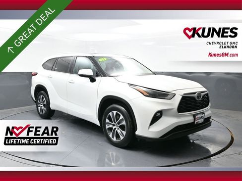 Used 2023 Toyota Highlander XLE image 1