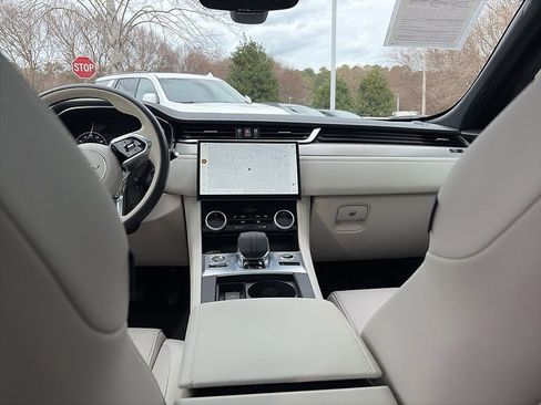 Used 2025 Jaguar F-PACE R-Dynamic S image 5