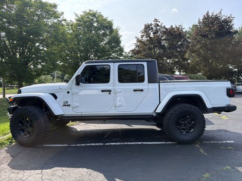 Used 2023 Jeep Gladiator Sport AWD/4WD image 4