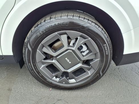 Used 2026 Kia Carnival EX FWD image 14