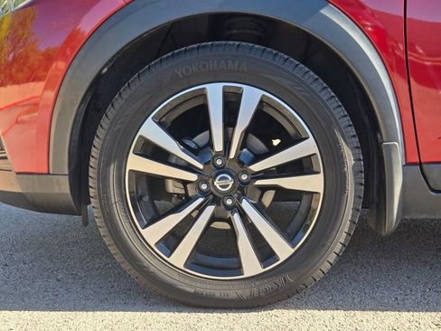 Used 2019 Nissan Kicks SV image 32