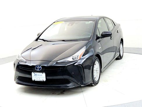 Certified 2019 Toyota Prius LE image 2