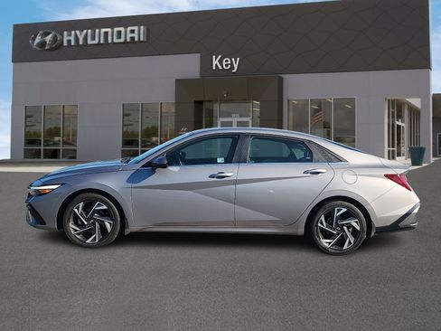 Certified 2025 Hyundai Elantra Limited FWD image 6