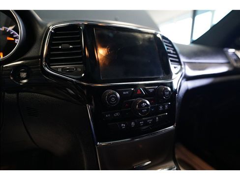 Used 2019 Jeep Grand Cherokee Altitude image 21