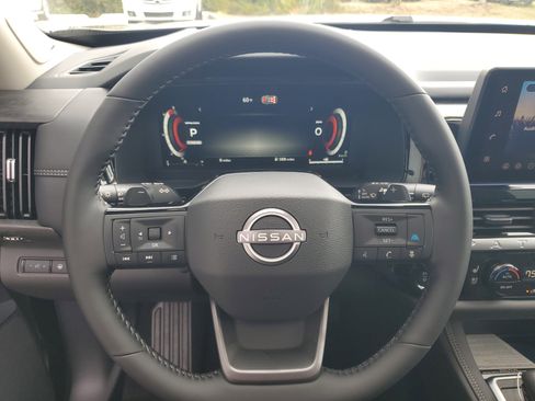 New 2026 Nissan Pathfinder Platinum image 11