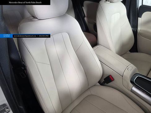 Used 2025 Mercedes-Benz GLA 250 4MATIC image 28