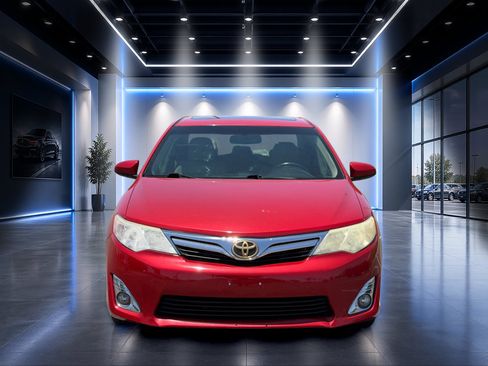 Used 2012 Toyota Camry XLE w/ Leather Pkg FWD image 5