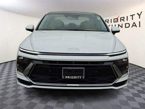 Used 2025 Hyundai Sonata Limited image 2