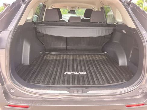 Used 2021 Toyota RAV4 LE AWD/4WD image 20