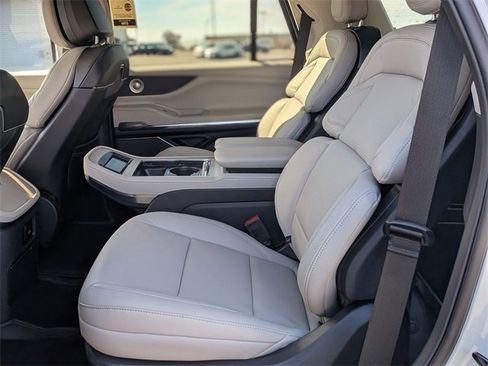Used 2025 Lincoln Navigator Reserve image 29