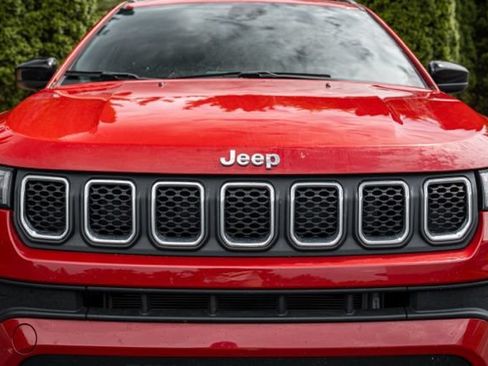 Used 2023 Jeep Compass Latitude AWD/4WD image 18
