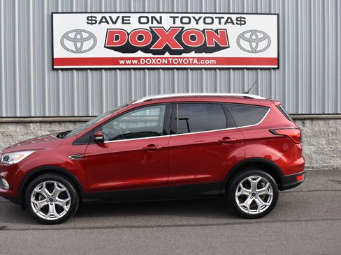 Used 2019 Ford Escape Titanium AWD/4WD image 4