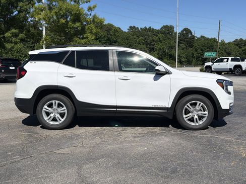 Used 2024 GMC Terrain SLE w/ Driver Convenience Package AWD/4WD image 13