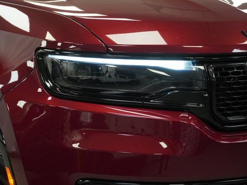 Certified 2024 Jeep Wagoneer Series II image 5