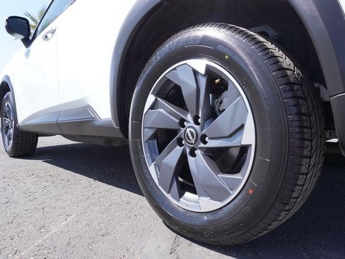 Certified 2025 Nissan Rogue SV FWD image 6