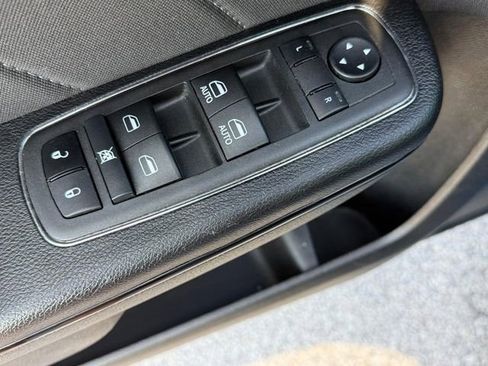 Used 2022 Dodge Charger SXT w/ Blacktop Package image 17