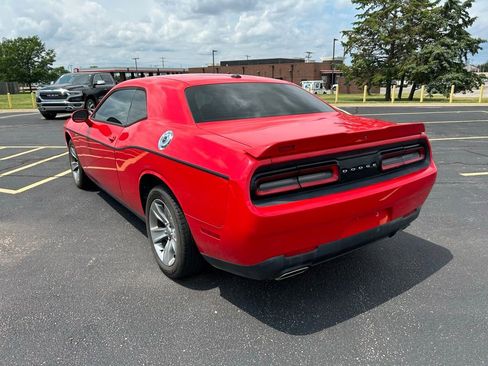 Used 2019 Dodge Challenger SXT RWD image 5