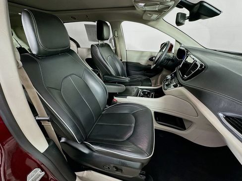 Used 2022 Chrysler Pacifica Limited FWD image 38