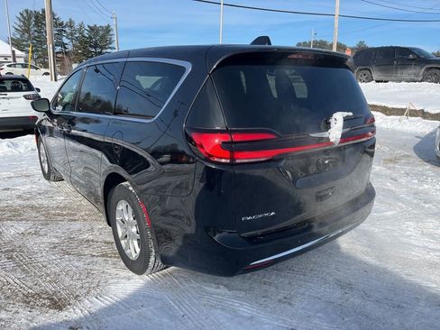 New 2026 Chrysler Pacifica Select image 5