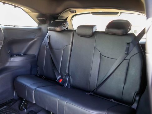 Used 2026 Toyota Sienna Limited FWD image 11