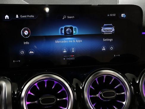 Used 2023 Mercedes-Benz GLB 250 4MATIC image 18