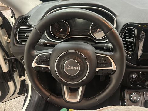 Used 2019 Jeep Compass Latitude AWD/4WD image 16
