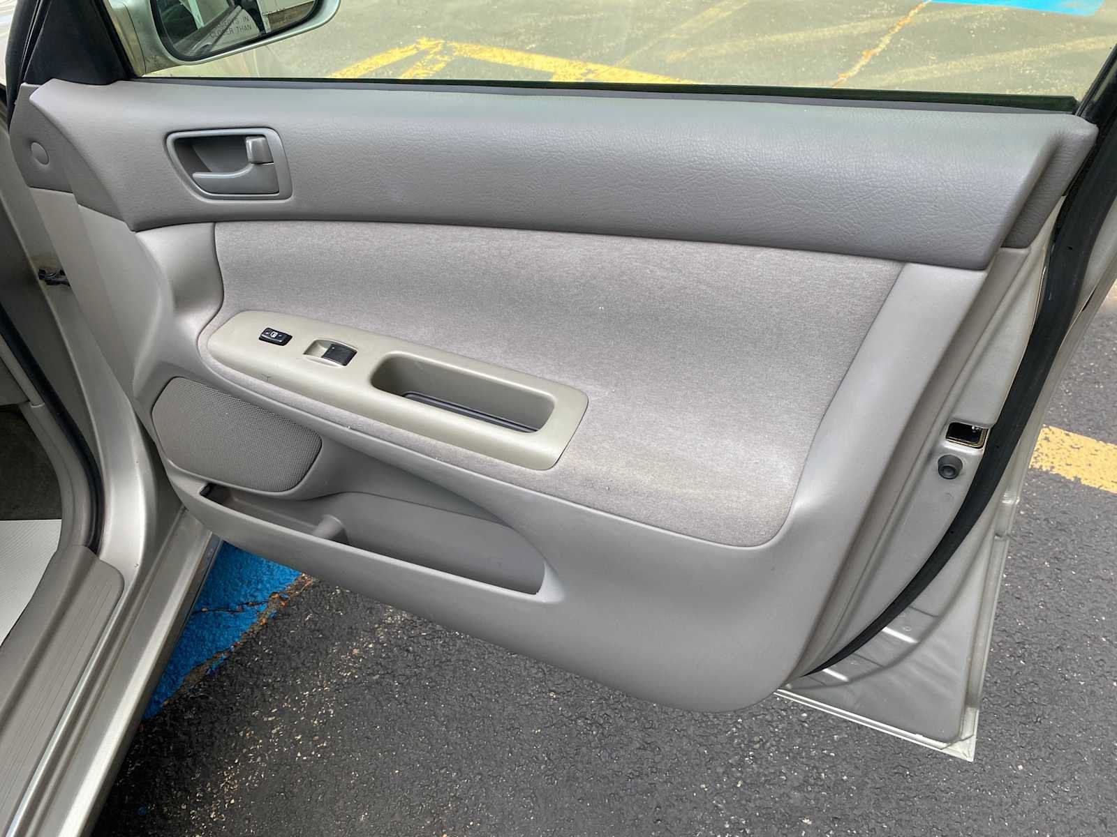 Used 2004 Toyota Camry LE w/ Fleet Convenience Pkg FWD image 25