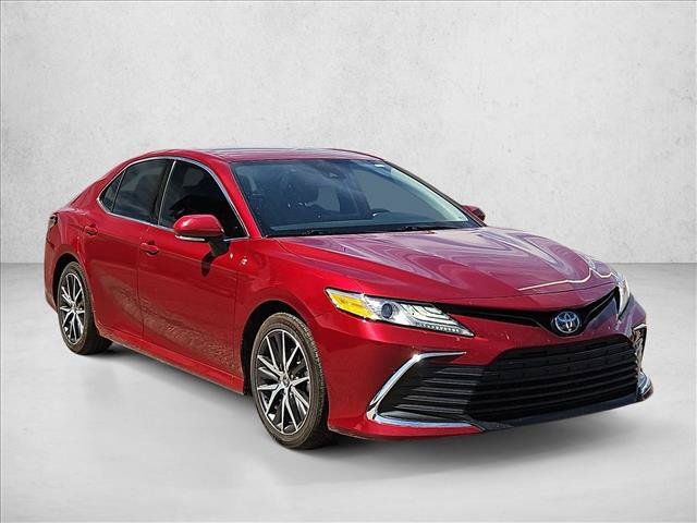 Used 2022 Toyota Camry XLE FWD image 3