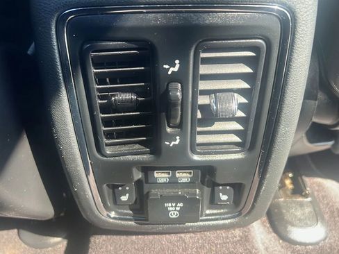 Used 2015 Jeep Grand Cherokee Limited w/ Luxury Group II image 15