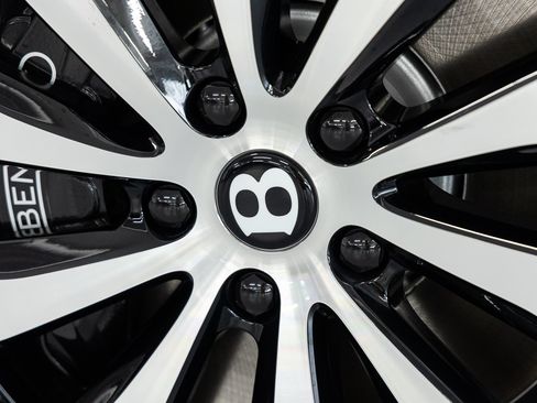 New 2026 Bentley Flying Spur Plug-In Hybrid AWD/4WD image 17