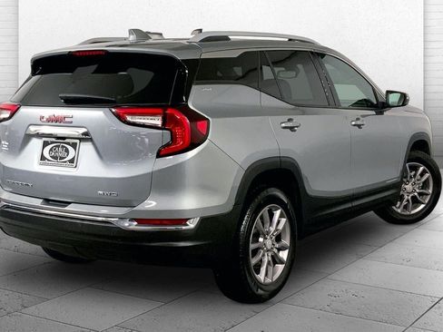 Used 2024 GMC Terrain SLT AWD/4WD image 13
