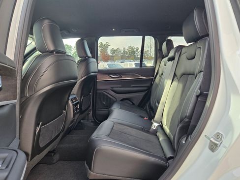 New 2026 Jeep Grand Cherokee Altitude image 23