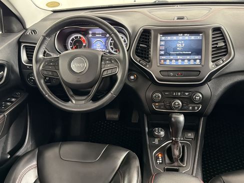Used 2019 Jeep Cherokee Trailhawk w/ Comfort/Convenience Group AWD/4WD image 27