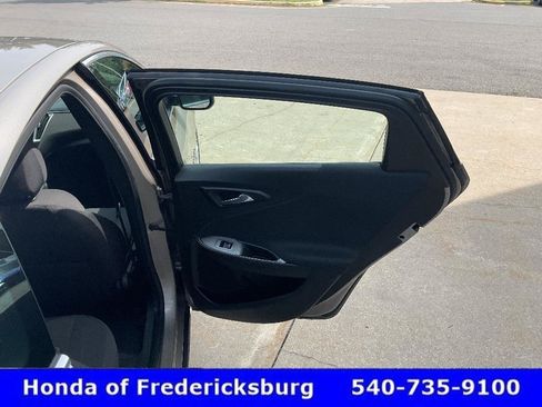 Used 2022 Chevrolet Malibu LS FWD image 18