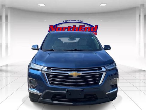 Used 2022 Chevrolet Traverse LT image 2