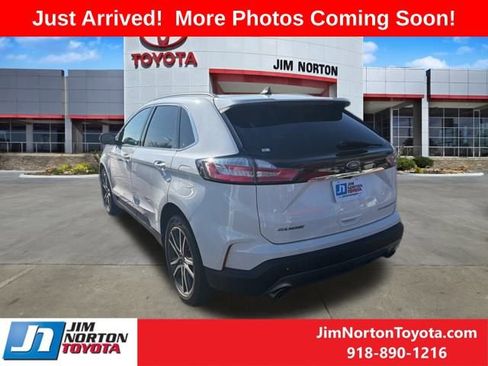 Used 2020 Ford Edge Titanium image 3