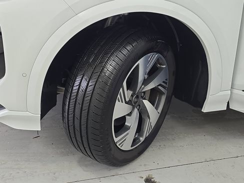 Certified 2025 Audi Q6 e-tron Premium Plus w/ Premium Plus image 32