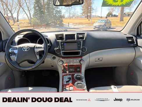 Used 2013 Toyota Highlander Limited AWD/4WD image 18