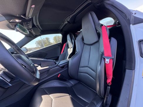 Used 2021 Chevrolet Corvette Stingray w/ Z51 Performance Package image 12