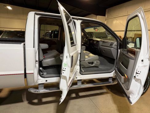 Used 2002 Ford F350 Lariat image 18