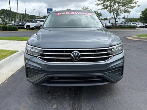 Used 2023 Volkswagen Tiguan SE FWD image 3