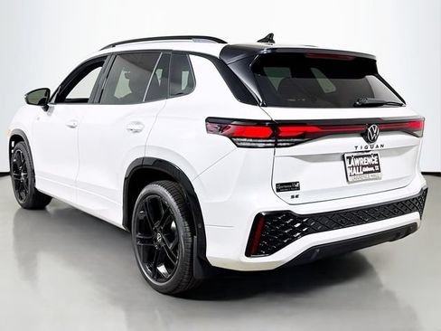 New 2026 Volkswagen Tiguan SE R-Line FWD image 3