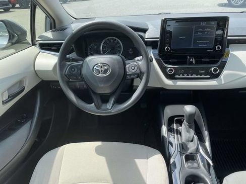 Used 2022 Toyota Corolla LE w/ LE Convenience Package FWD image 2