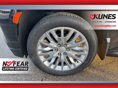 Used 2024 Chevrolet Suburban Premier image 16